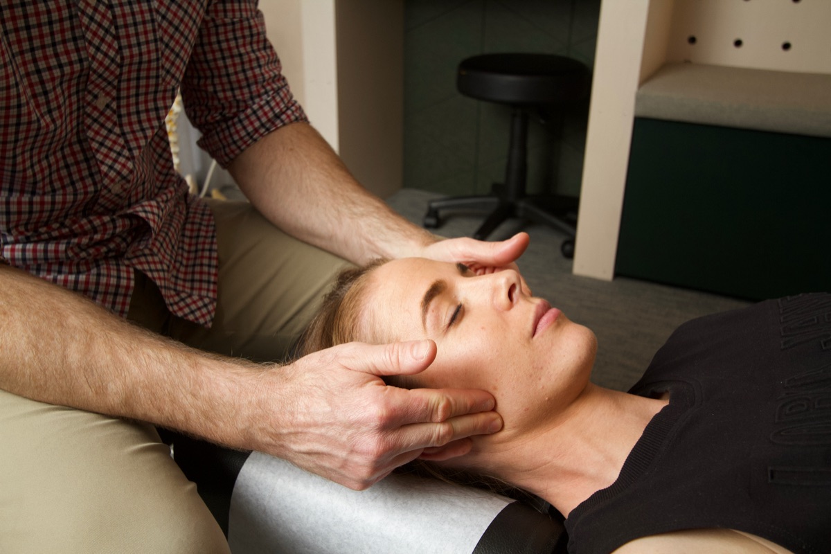 Dr Steven Hewitt performing cervical Fascial Manipulation treatment at Elevate Health Care, Chelsea Heights